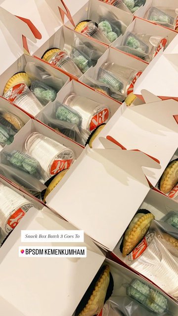 Dokumentasi snack box DeliciSoes untuk klien corporate